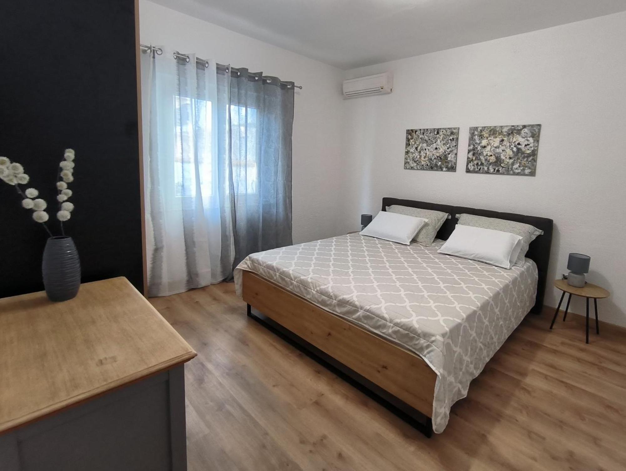 Tihana-Ground Floor With Large Terrace Makarska Exterior foto
